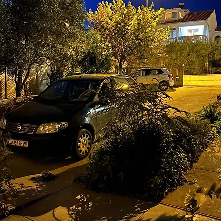 With Parking Space - 25404 شقة زادار