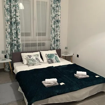 With Parking Space - 25404 Apartment Zadar